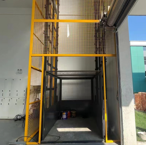 进贤导轨式升降机助力物流园破解运输难题