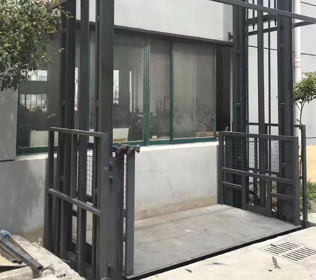 进贤导轨式施工升降机助力民生工程提速增效