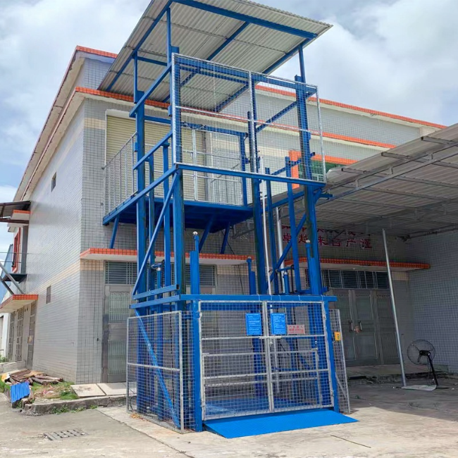 进贤建材厂室外升降货梯安装